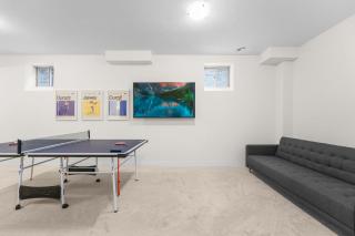 Entire Home Get Away 65 TV with 9Bed - 5