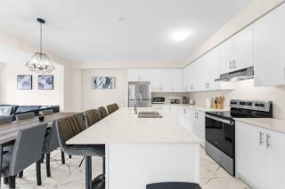 Entire Home Get Away 65 TV with 9Bed - 7