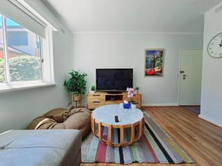 Unwind in style only 7km from CBD - 8