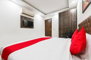 Hotel O Premium Rooms Chhatarpur - 1