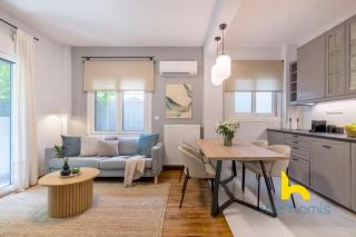 Sun Splashed Sanctum w Green Patio, Acropolis - 5