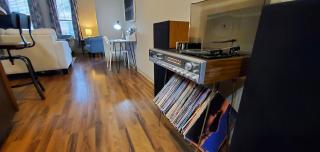 Old Fort Loft King & Queen suites nearest accomodation to Marshals Museum power your EV for free! - 8