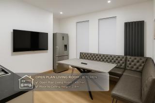 SidemerseyLivings - Step-Free 4BR Home, Ground Floor Bed & Bath, Private Gated Parking - 9