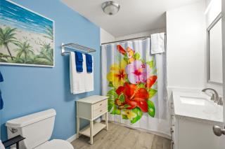 Walk to the Beach and Village - Hibiscus Villa - 7