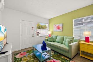 Walk to the Beach and Village - Hibiscus Villa - 1