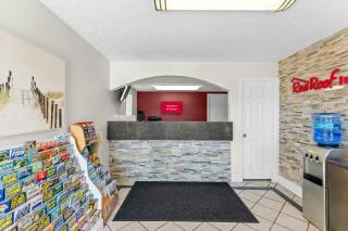 Red Roof Inn Panama City Beach - 8