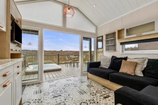 'Kismet' POPPYS PODS SLEEPS 5 WITH HOT TUB, NOBLE COURT HOLIDAY PARK, PEMBROKESHIRE - 2