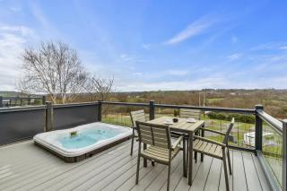 'Kismet' POPPYS PODS SLEEPS 5 WITH HOT TUB, NOBLE COURT HOLIDAY PARK, PEMBROKESHIRE - 6