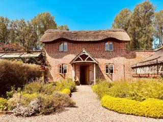 Cosy Cottage with Log Fire Near Hay-on-Wye - 6