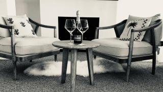 Amazing Beachside Location, Luxe 4x2 home opposite Mettams Pool - 4