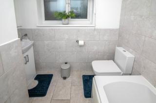 Contractor Accommodation, Free Large Car Park, Sleeps 7 - 2