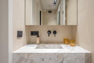 Stylish 3-Bed Apartment with Private Terrace - 6