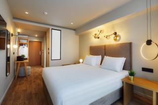 Enorme Epavli Boutique - 3