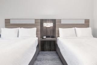 Holiday Inn Express and Suites Beeville by IHG - 8