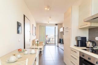GuestHost - Bright Balcony Apt with Sea-View - 1