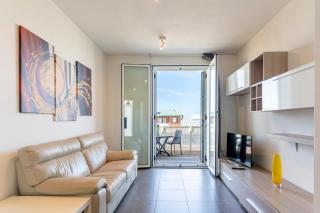 GuestHost - Bright Balcony Apt with Sea-View - 7