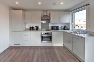 Ashford Town Centre - 1BR with fast WiFi & Balcony - 8