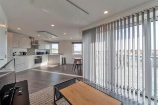 Ashford Town Centre - 1BR with fast WiFi & Balcony - 3