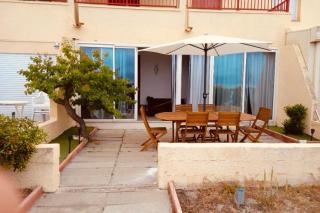 Pretty cocoon at the foot of the pond - 0