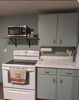 Charming 2 Bedroom Apartment - 7
