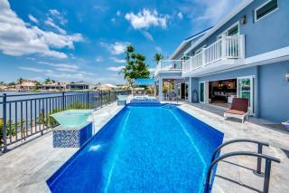 CoralVilla Key West, 2 Story Villa, pool, spa, game room, outdoor kitchen, kayaks, Tiki hut - 5