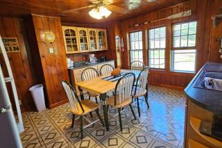 Cozy Cabin Retreat - Sleeps 8 - 1 Hr from STL - 6