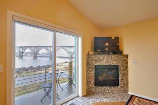 Waterfront Oregon Abode with Balcony and Ocean Views! - 1