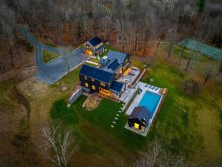 Stowe Woods - Pool, Gym, Tennis Court & BBQ - 0