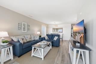 Oceanfront and Modern Top Location on Ocean Blvd w Pool - 3