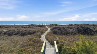 Oceanfront and Modern Top Location on Ocean Blvd w Pool - 7
