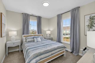 3BR 2'5 BA King Suite Fenced Yard Parking - 8