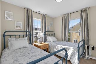 3BR 2'5 BA King Suite Fenced Yard Parking - 3