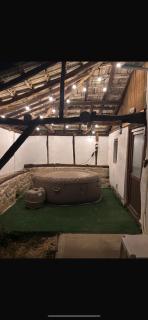 Baba Tonka Hillview House - 6