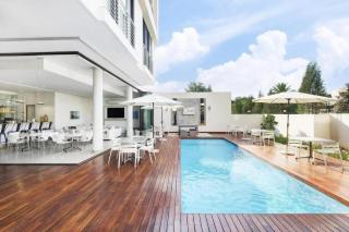 Luxury Two Bedroom Apartment With Gym And Pool In Hyde Park - 1