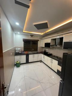 The Crown Guest House - 5