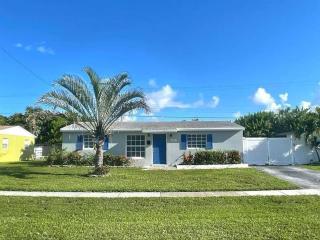 Family Wellness Retreat Home Sleeps 16 with Guest House - 9
