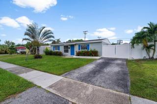 Family Wellness Retreat Home Sleeps 16 with Guest House - 6