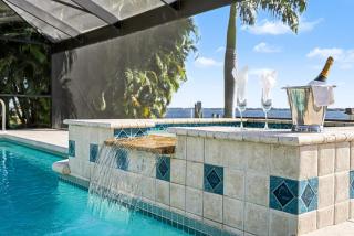 Villa Riverside, Luxury Riverfront Home w. Dock, 2 Boat Lifts, Heated Pool and Whirlpool - 0