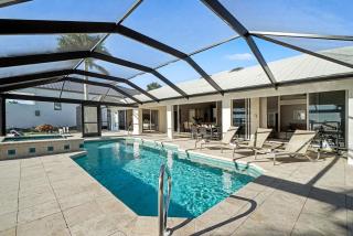 Villa Riverside, Luxury Riverfront Home w. Dock, 2 Boat Lifts, Heated Pool and Whirlpool - 8