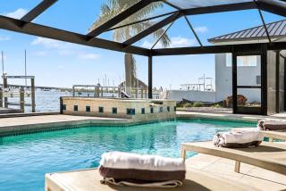 Villa Riverside, Luxury Riverfront Home w. Dock, 2 Boat Lifts, Heated Pool and Whirlpool - 6