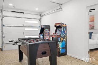 Domain Escape 4BR 2.5BA Pool Hot Tub w Game Lounge - 8