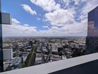 Resort Style Melbourne Stay Near Queen Vic Market - 5