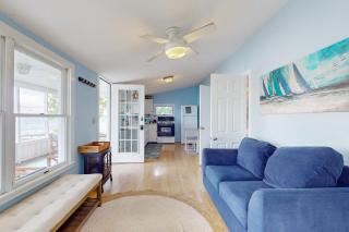 2BR Lakeside Home with Patio, Porch and AC - 6