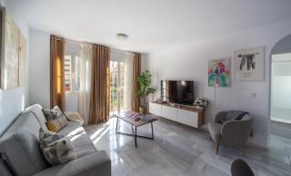 Beautiful Central Apartment with Free Parking - 1