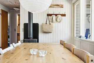 Connect In A Cosy Wooden Cottage - 5