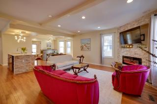 Walk to Kinnickinnic Ave! Newly Updated Abode - 9