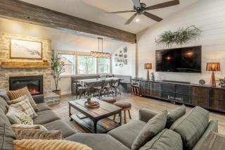 Luxury Helios Retreat by the Village- Apres Ready - 0