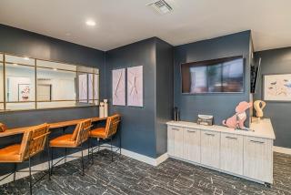 Resort-Style 3RB-2BR-1BR Retreat, Pool, Gym, Parking - 4