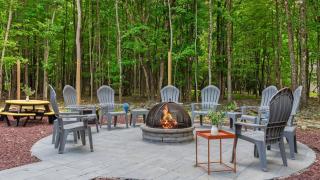 Maple Oasis by AvantStay Newly Built w Hot Tub Game Room Fire Pit - 8