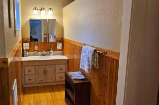 Home with Hot Tub, 3 Mi to Lake and Ponderosa Park - 3